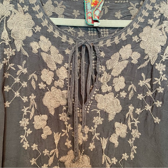 Johnny Was embroidered gray cupro rayon long sleeve blouse - Picture 3 of 7